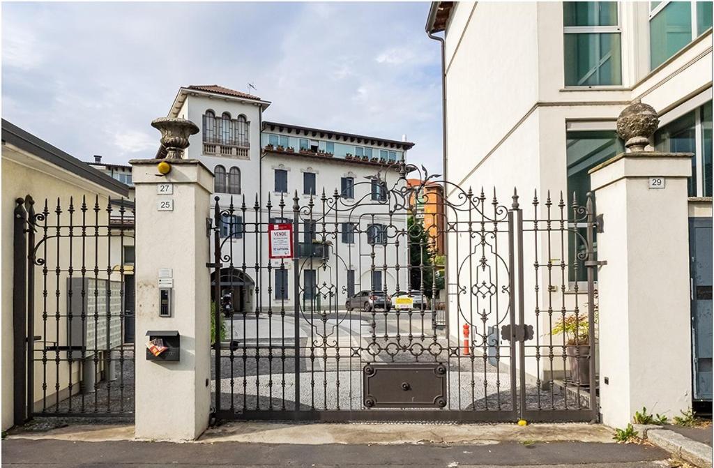 Lux Apartment 2 Milano Metro M2 Luaran gambar